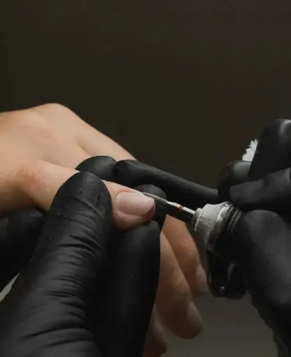 Manicure ruso