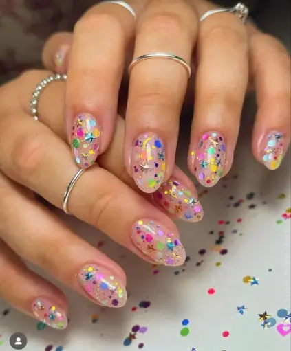 Servicio de diseños Foil, Sticker, confetti, etc (por 4 uñas)
